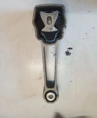 Volvo S60 Engine mount bracket 30793322