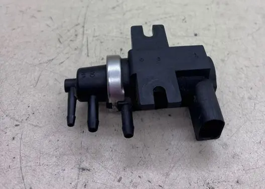 Volkswagen Touareg I Turbo solenoid valve J0906627C