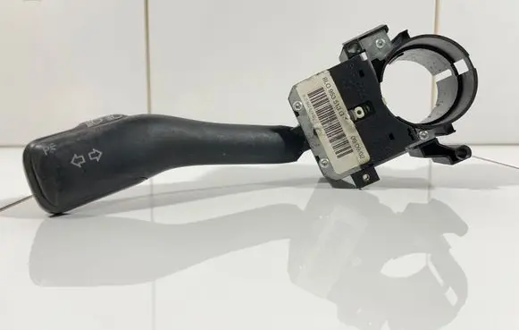 Volkswagen Golf IV Indicator stalk 8L0953513G