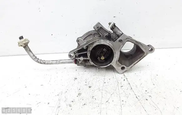 Ford Mondeo Mk III Vacuum pump 72245410