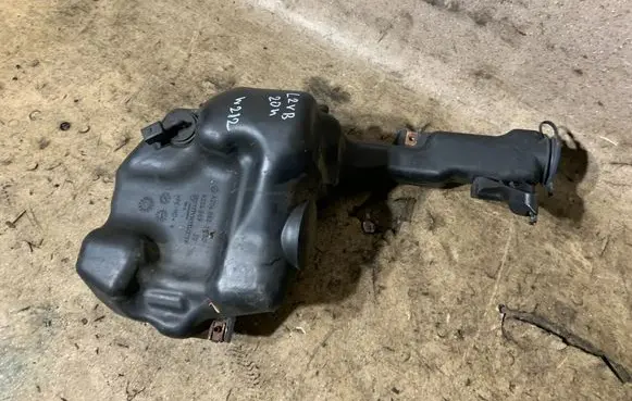 Mercedes-Benz E W212 Windshield washer fluid reservoir/tank A2048601960