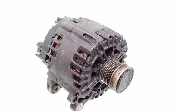 Volkswagen Golf VII Generator/alternator 04E903023K TG14C049