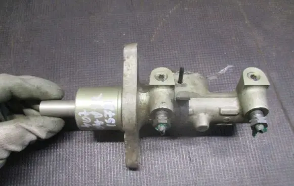 Peugeot 407 Master brake cylinder