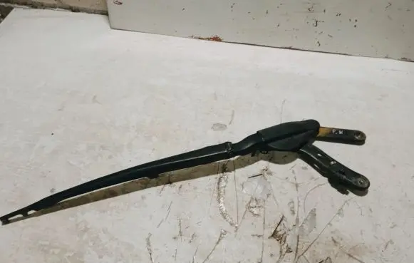 BMW 7 E65 E66 Front wiper blade arm