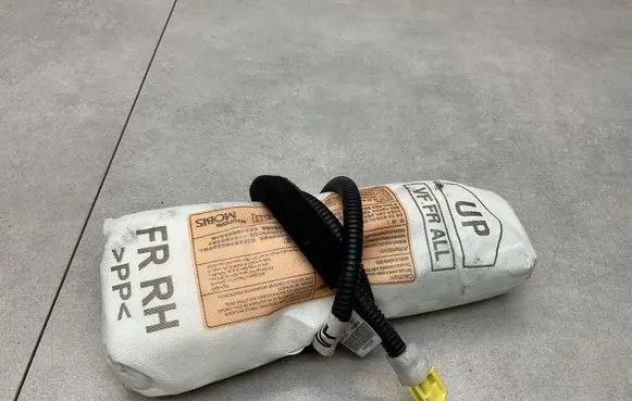 Hyundai i40 Seat airbag 12113Z8892