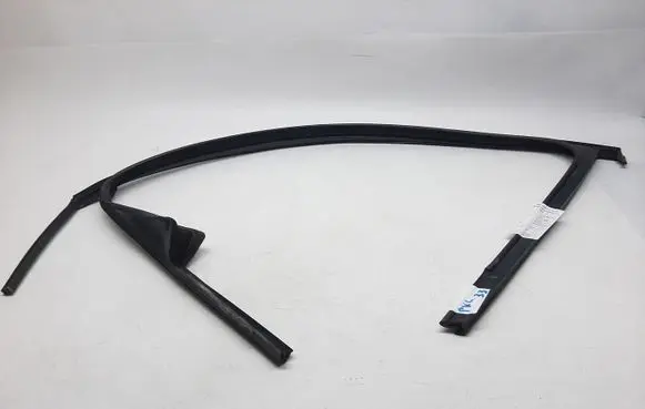 Volkswagen Golf Plus Front door window/glass frame 5M0837432C