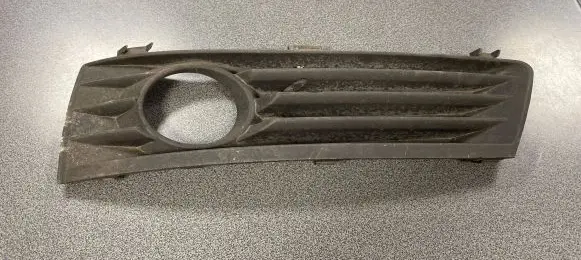 Opel Zafira B Front bumper lower grill 13124989