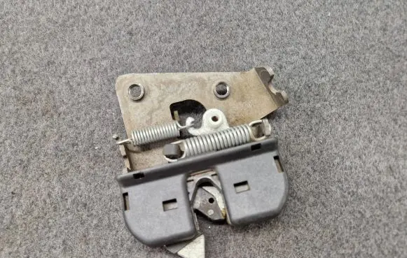 BMW 1 E82 E88 Seat back rest lock catch 7112863