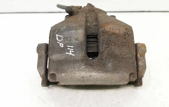 Volkswagen PASSAT B6 Front brake caliper 582 1639