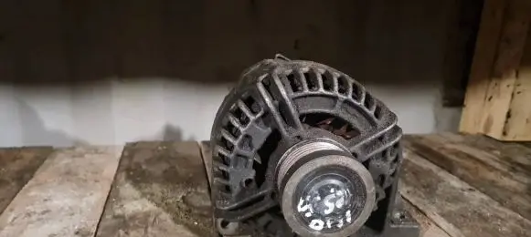 Volvo XC70 Generator/alternator 30667787 0124525060