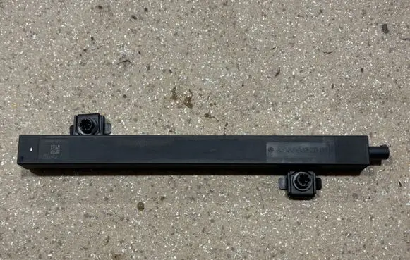 Mercedes-Benz E W214 Keyless system antenna A2069052504