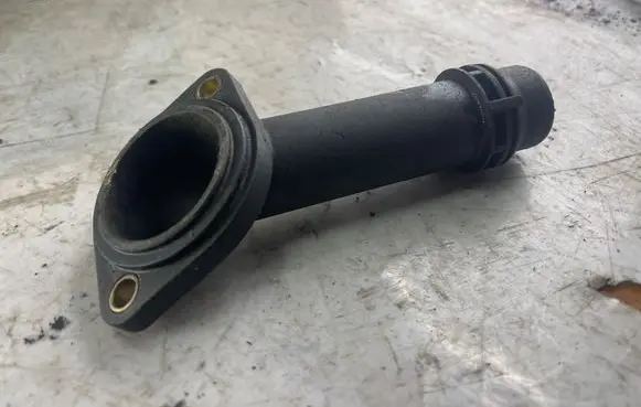 Volkswagen PASSAT B5 Engine coolant pipe/hose 06b121121