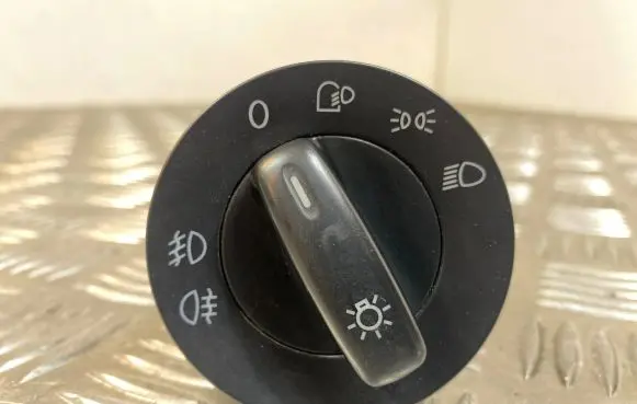 Volkswagen PASSAT B6 Light switch 1K0941431N