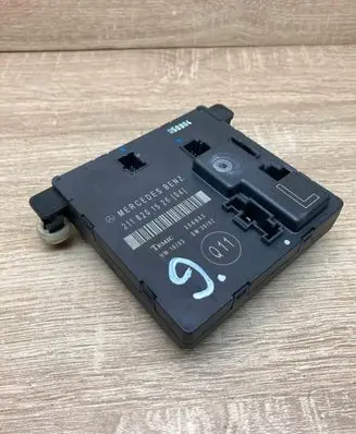 Mercedes-Benz E W211 Door control unit/module 2118201526 356805 LEFTSIDE