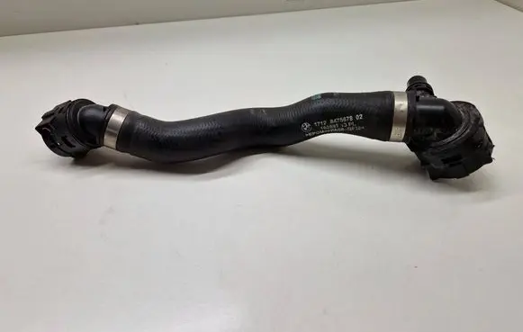 Engine coolant pipe/hose
