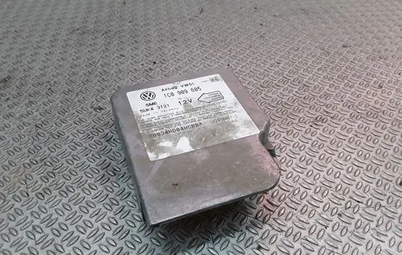 Volkswagen Polo IV 9N3 Airbag control unit/module 1C0909605
