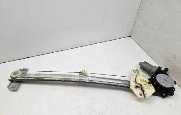 Honda CR-V Front window lifting mechanism without motor