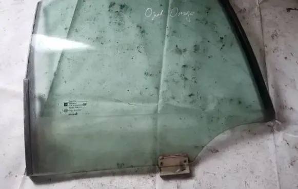 Opel Omega B2 Rear door window glass as2