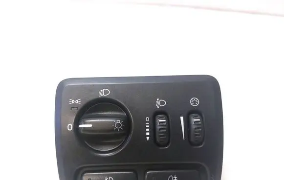 Volvo V70 Light switch 30739314