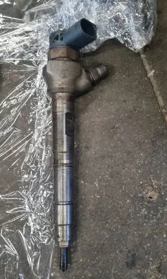 Volkswagen PASSAT CC Fuel injector 03L130277J