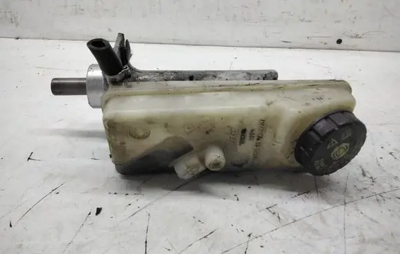 Renault Scenic II - Grand scenic II Master brake cylinder 32067111