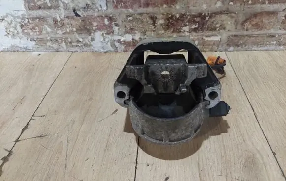 Audi A6 S6 C7 4G Engine mount vacuum valve 