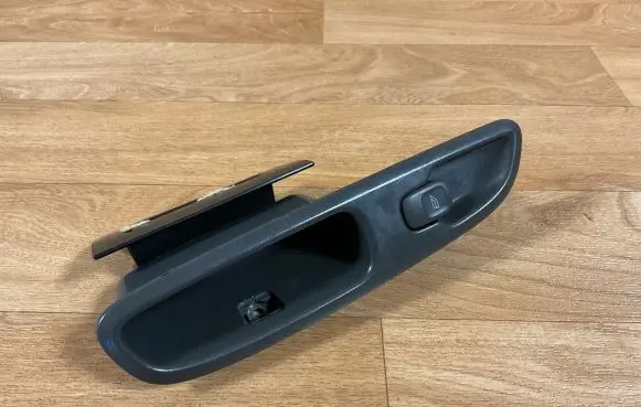 Volvo V70 Electric window control switch 9472275 02W325
