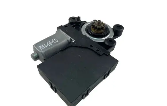 Volvo S40 Front door window regulator motor 979038100