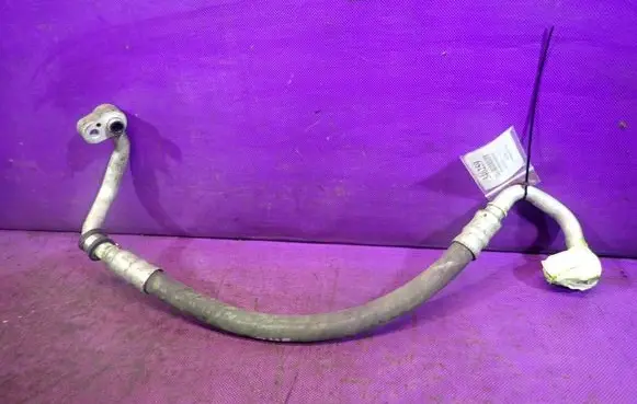 Volkswagen Touran I Air conditioning (A/C) pipe/hose 