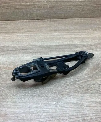 BMW 3 E46 Front door exterior handle/bracket 8253454