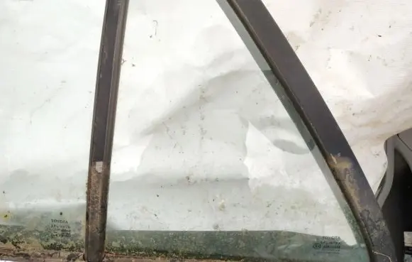 Rear vent window glass