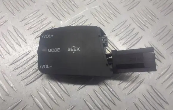 Ford Focus Multifunctional control switch/knob 3M5T-14K147AD