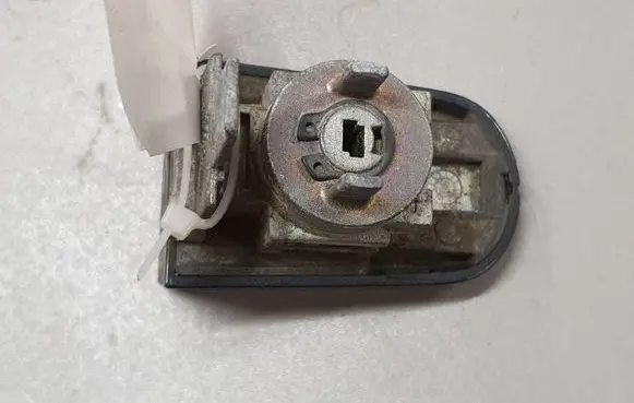 Ford Focus C-MAX Front door lock (next to the handle) 3M5AR21990A