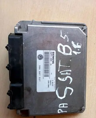 Volkswagen PASSAT B5 Engine control unit/module 3B0907557