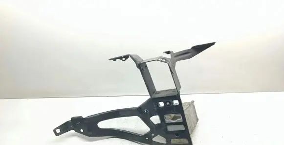 Front bumper mounting bracket