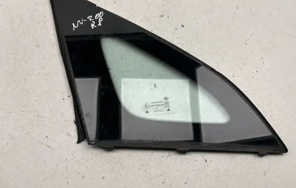 Nissan NV200 Rear vent window glass E000989