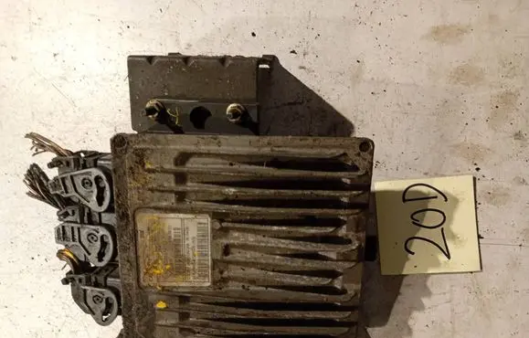 Renault Megane II Engine control unit/module 8200399038
