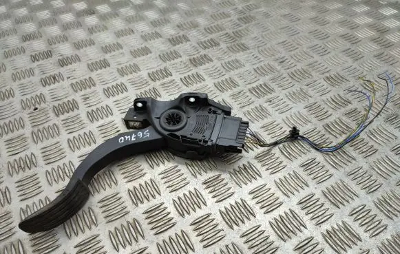 Volvo XC70 Accelerator throttle pedal 6G929F836BD