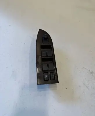 Suzuki Grand Vitara II Electric window control switch 8377765J0