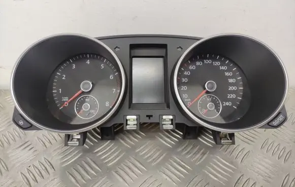 Volkswagen Golf VI Speedometer (instrument cluster) 5K0920860H