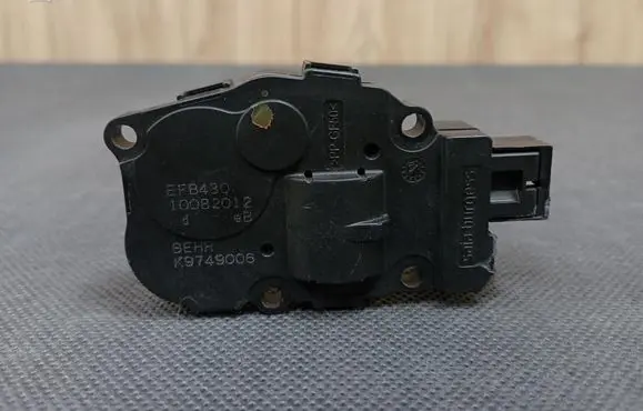 Mercedes-Benz E A207 A/C air flow flap actuator/motor 2219066900 A2219066900 K9749006EB