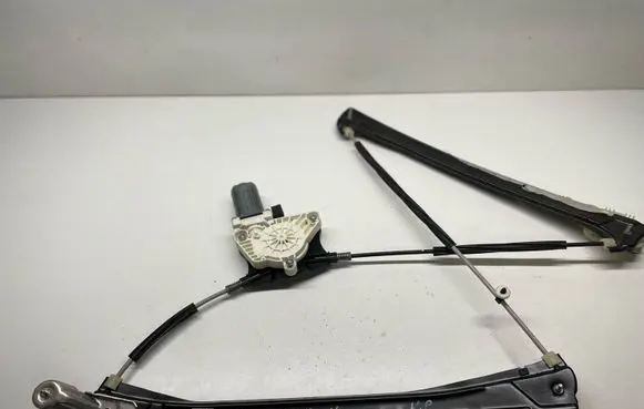 Volkswagen Tiguan Front door window regulator with motor 5Q4959802B 5NN837461