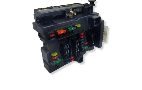 Peugeot 307 Fuse module 9646405380KASACJ 9646405380