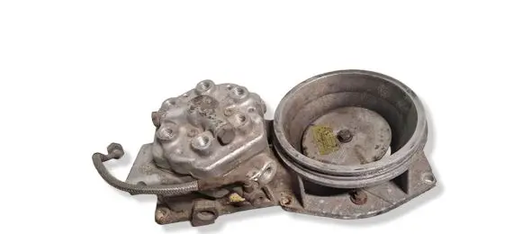 Audi 80 90 B3 Fuel distributor 034133353C