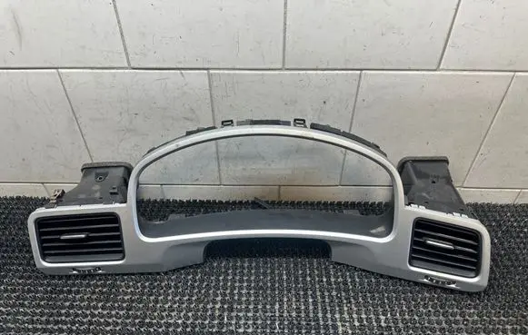 Volkswagen Touareg II Dashboard trim 7P1857221