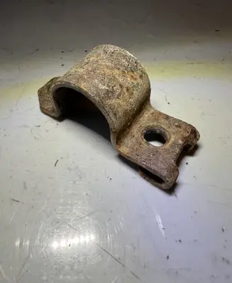 Toyota Land Cruiser (J120) Sway bar bush bracket, rear 