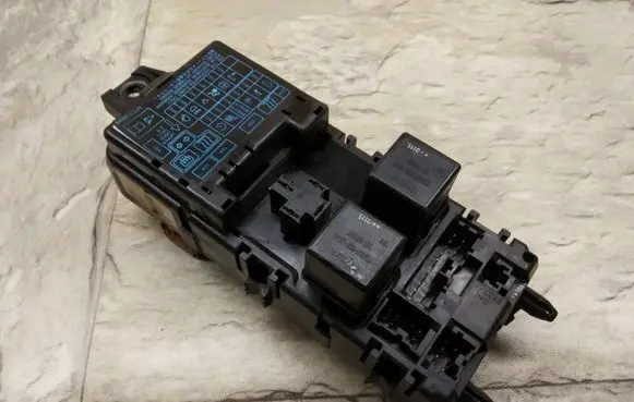 Mitsubishi Carisma Fuse module MB953355 1E180848
