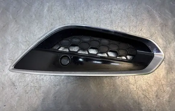 Volvo V60 Front bumper lower grill 31347030