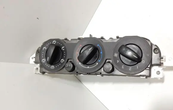 Ford Focus Climate control unit 3M5T19980AD 2657