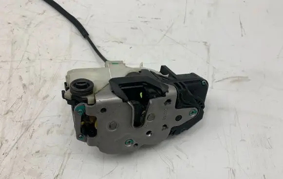 Opel Insignia A Rear door lock 13503178 3023754E 00030782